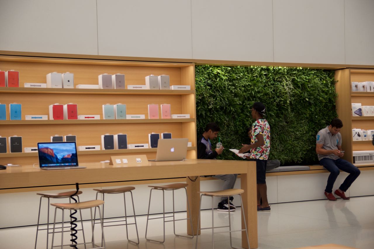 Dubai Apple Store